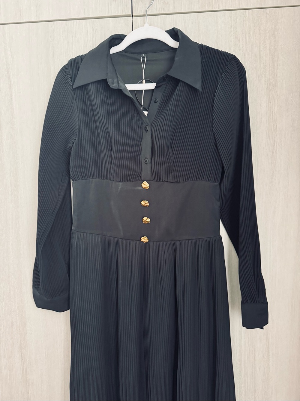 Elegant Black Pleated Maxi Dress with Buttoned Waist Sz S - Picture 5 of 10